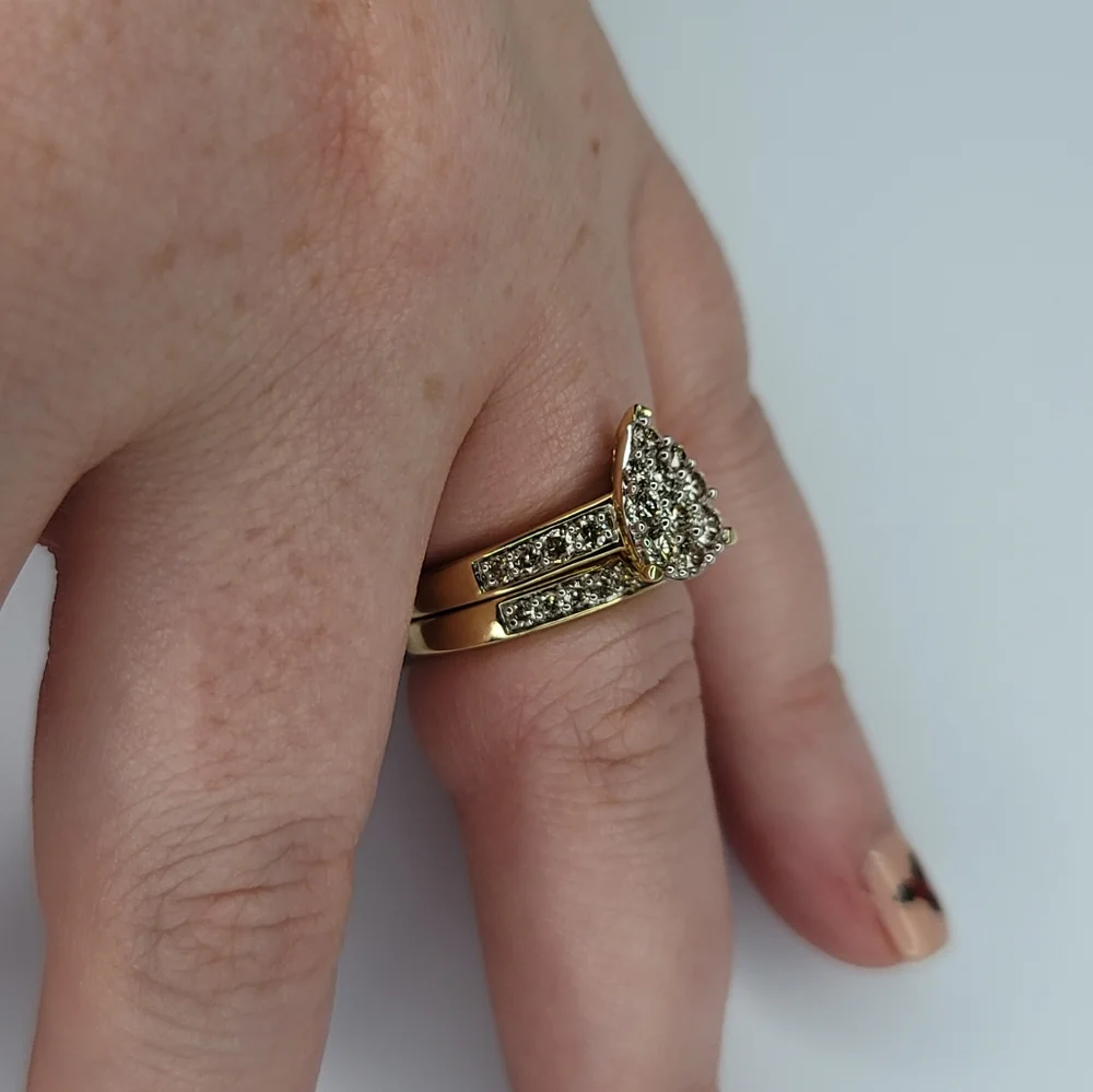 10K Diamond Ring Set - Picture 4 of 16